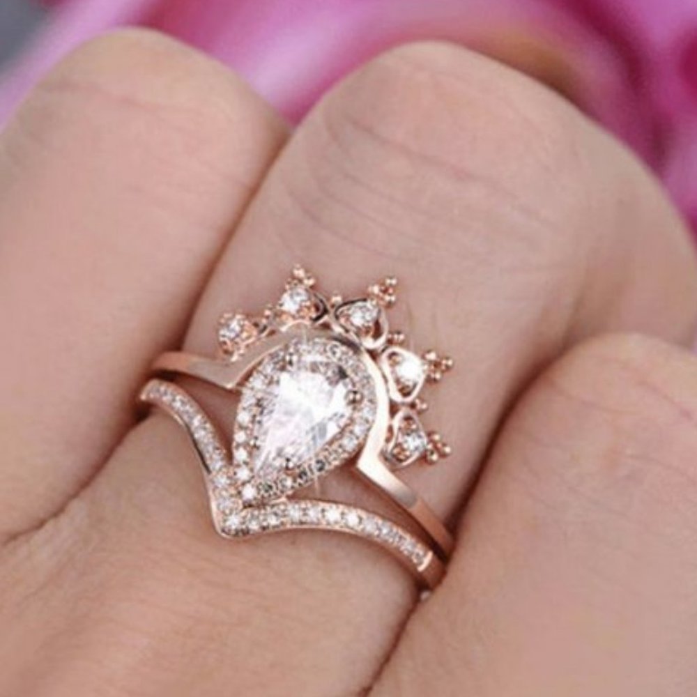 *18K Rose Gold Diamond Pear Cut Crown 2PC Ring Set
